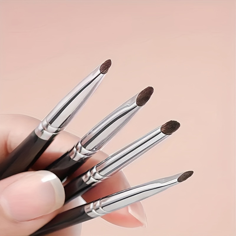 A set including 4 eyeshadow br - đánh giá và giá Detailing Brush Set
